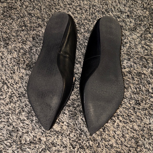 STEVE MADDEN Women's Feather Black Leather Pointed Toe Slip-on Flats 9M - Picture 6 of 6